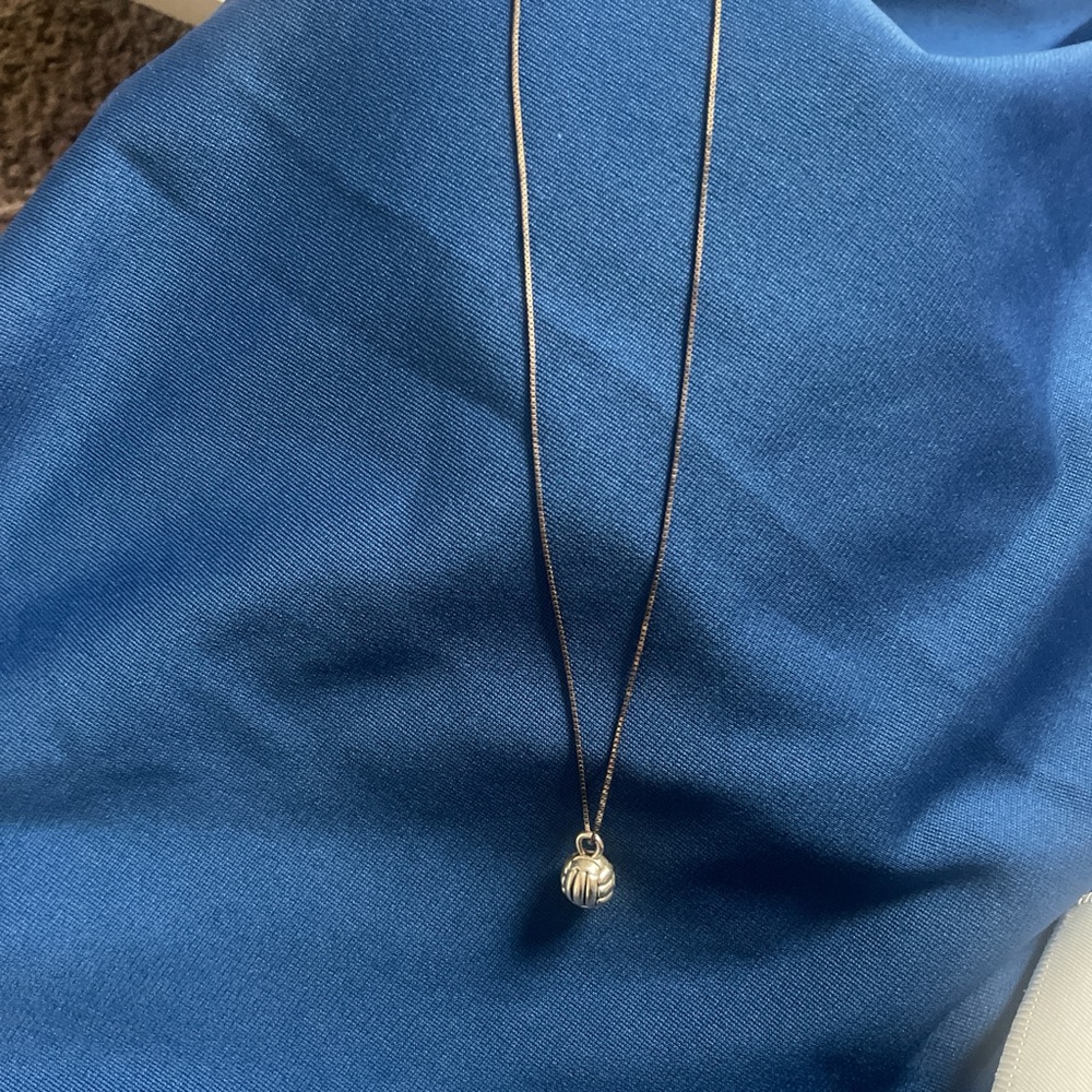Elegant Silver Pendant Necklace